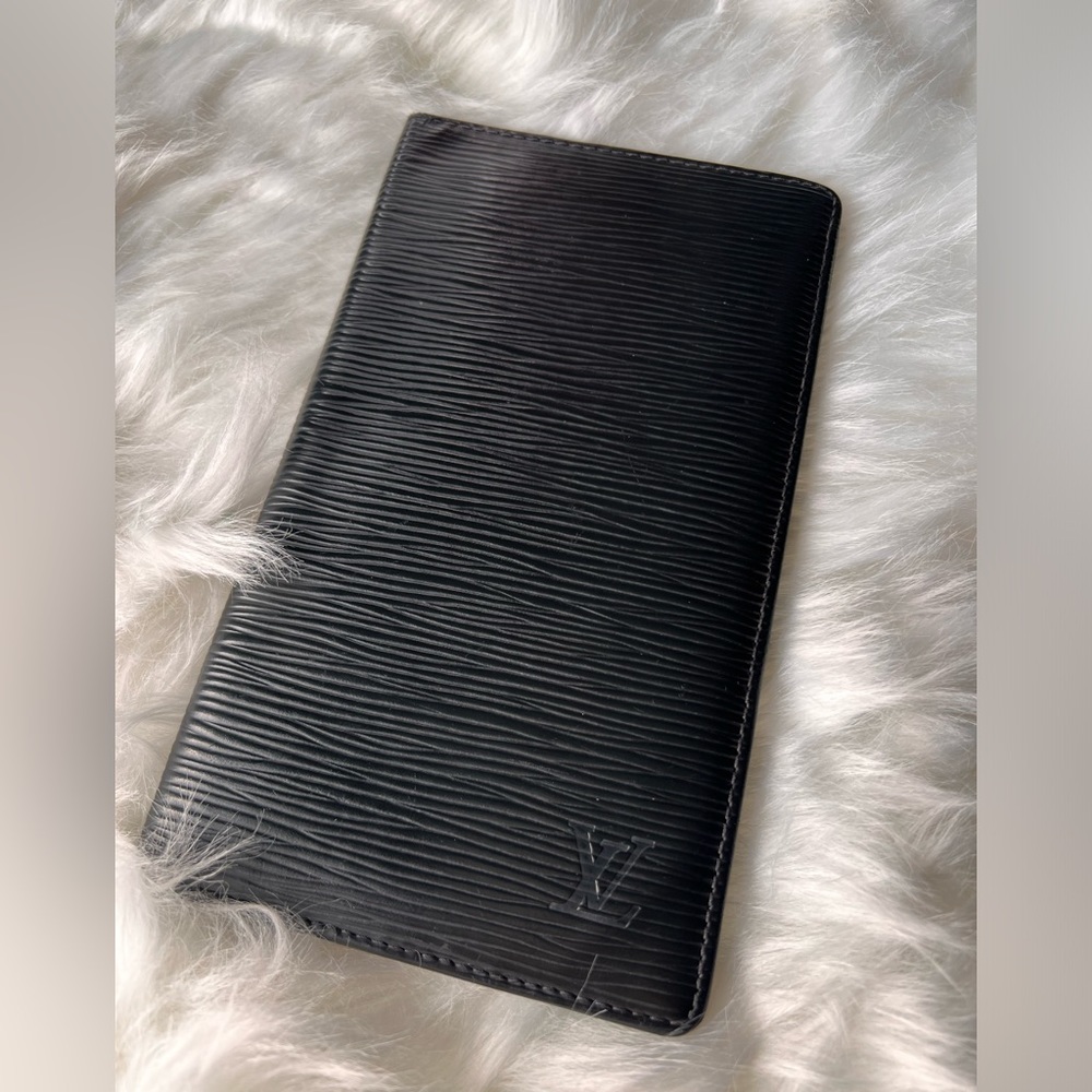 Louis Vuitton Epi wallet